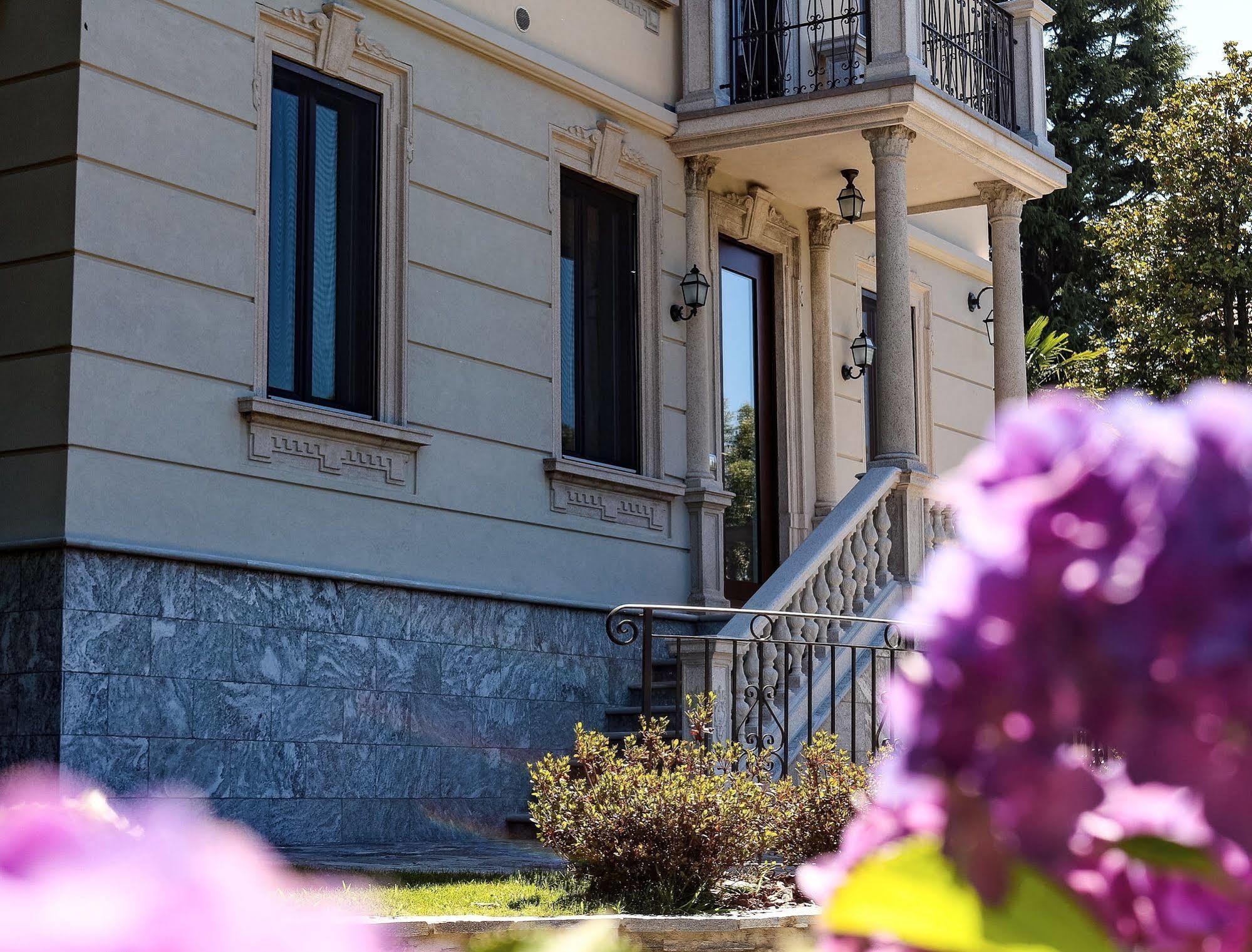 Villa Chiara B&B Biandronno Eksteriør bilde